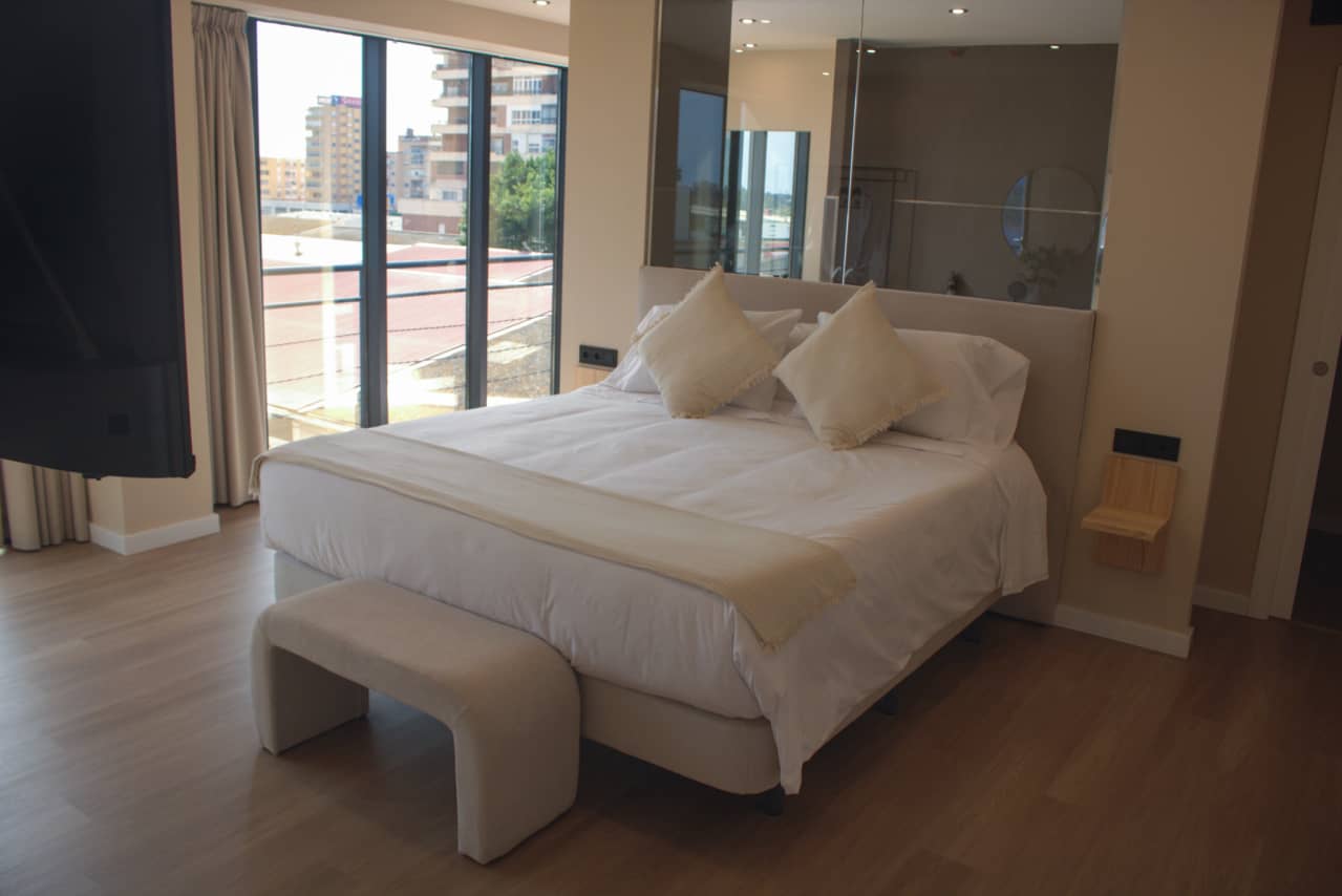 Cama habitacion jacuzzi